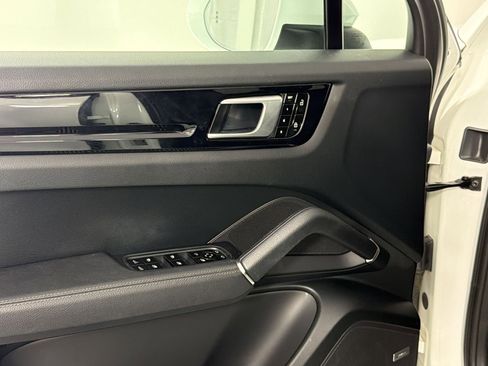 Used 2019 Porsche Cayenne S image 13