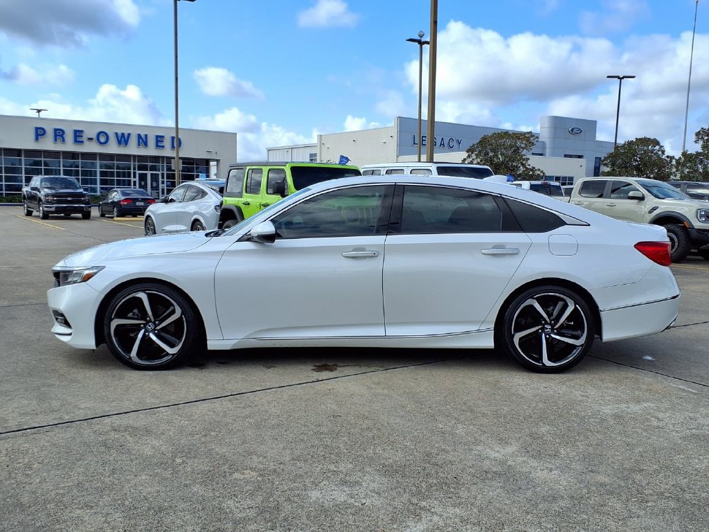 Used 2018 Honda Accord Touring image 3