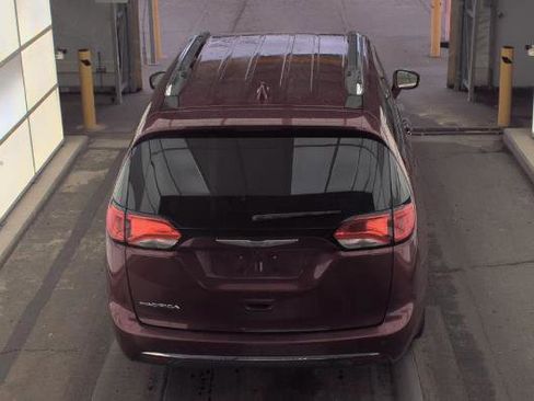 Used 2018 Chrysler Pacifica Touring-L Plus image 3