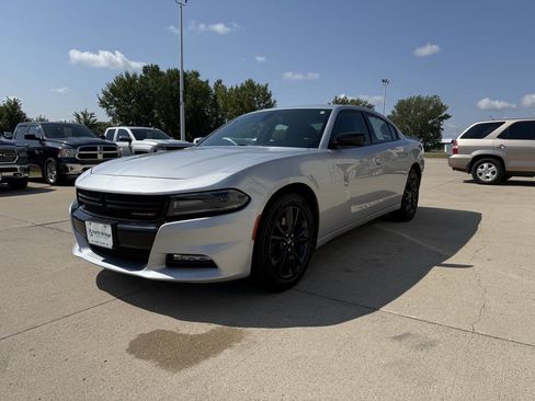 Used 2020 Dodge Charger SXT w/ Plus Group image 2