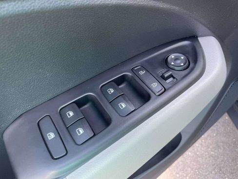 Certified 2024 Hyundai Venue SEL FWD image 13