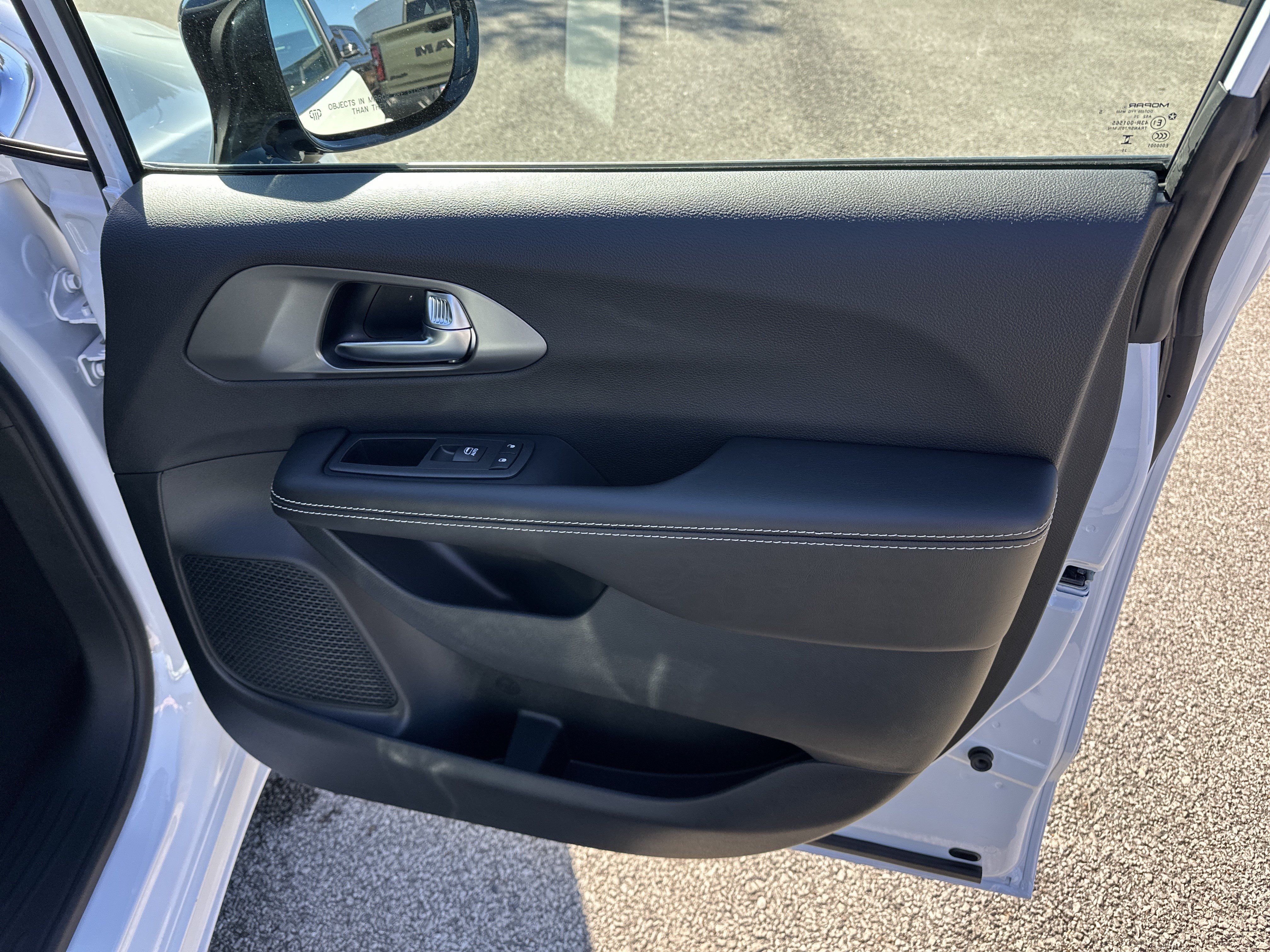 New 2026 Chrysler Pacifica Select FWD image 16