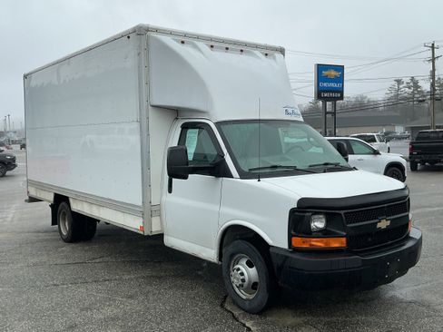 Used 2016 Chevrolet Express 3500 Extended RWD image 10