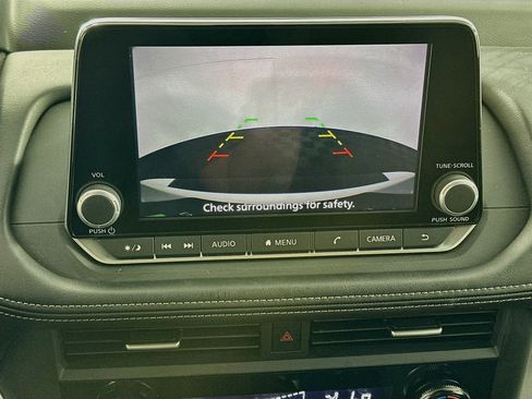 Used 2025 Nissan Rogue SV AWD/4WD image 22