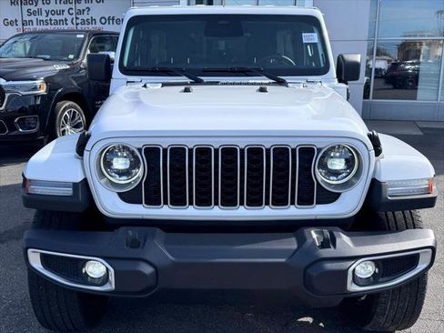 Certified 2025 Jeep Wrangler Unlimited Sahara AWD/4WD image 2