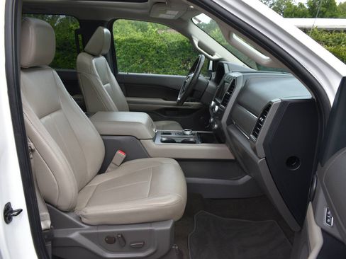 Used 2021 Ford Expedition XLT RWD image 8