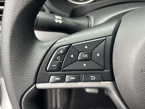 Used 2025 Nissan Altima 2.5 SV FWD image 16