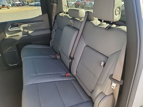 Certified 2025 GMC Sierra 1500 SLT image 12