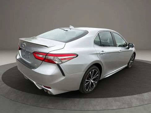 Used 2019 Toyota Camry SE FWD image 5