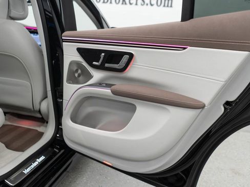 Used 2023 Mercedes-Benz EQS 580 4MATIC SUV image 36