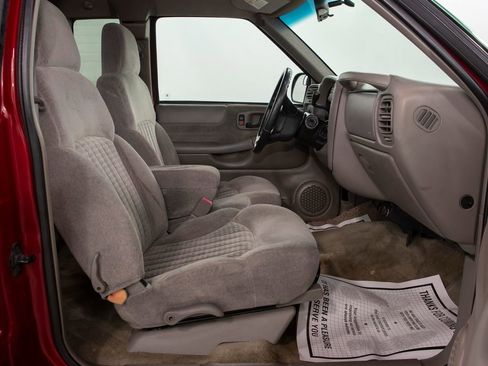 Used 2002 Chevrolet S10 Pickup LS w/ LS Preferred Equipment Group image 16