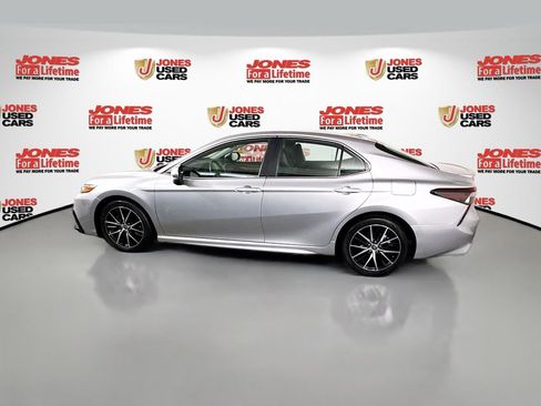 Certified 2022 Toyota Camry SE image 12
