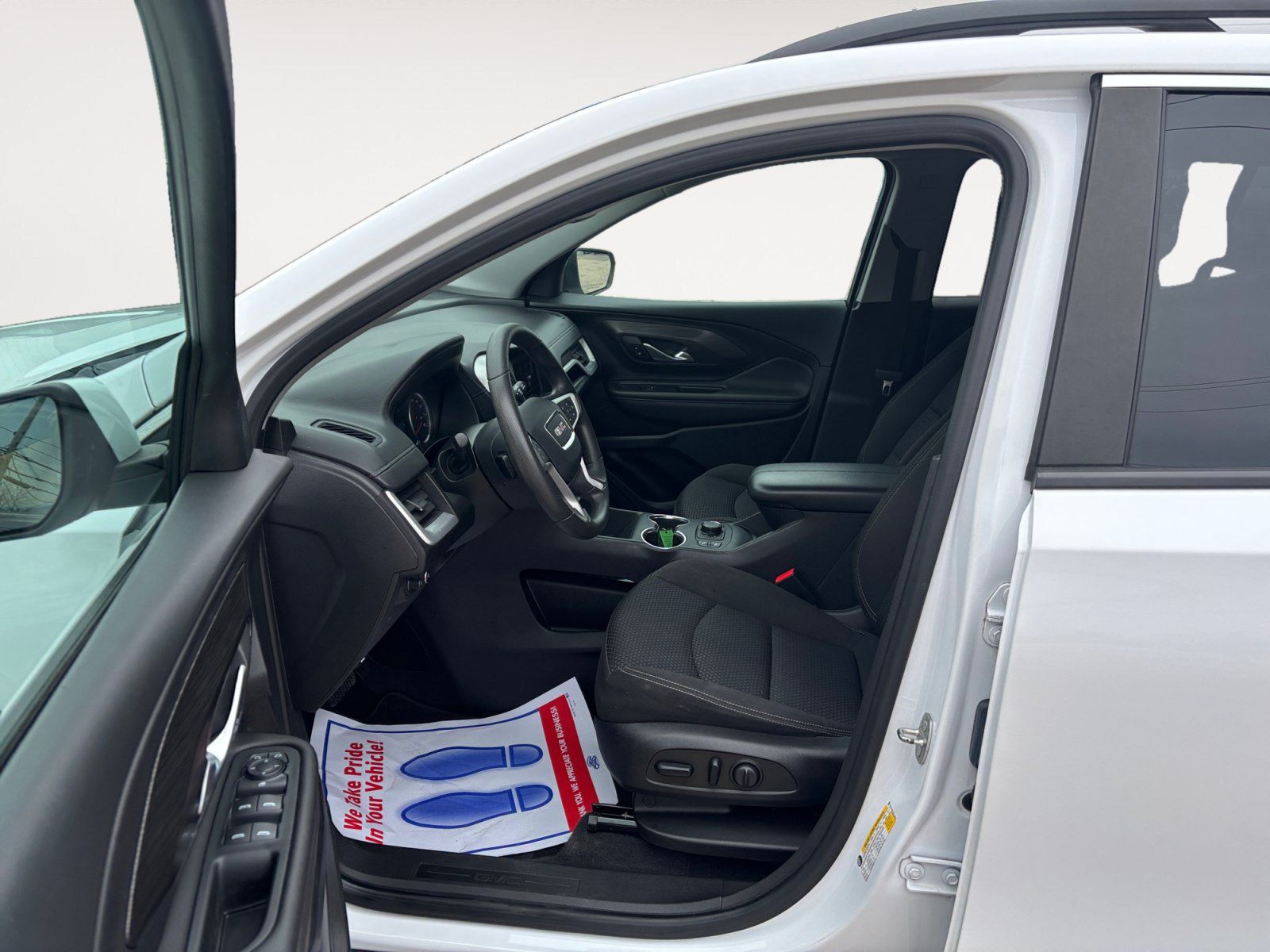 Used 2022 GMC Terrain SLE w/ Driver Convenience Package FWD image 9