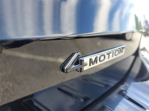 New 2025 Volkswagen Taos SE image 7