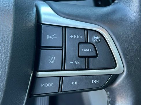 Used 2023 Toyota Highlander XLE FWD image 26