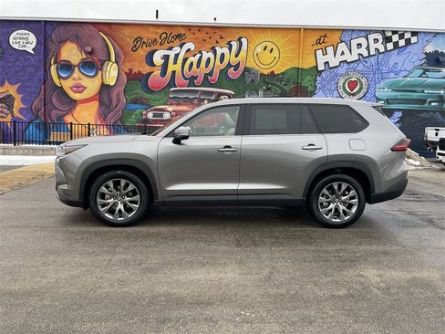 Used 2025 Toyota Grand Highlander FWD image 2