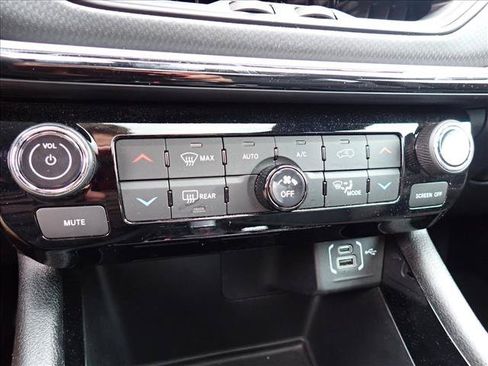 Used 2024 Jeep Compass Trailhawk w/ Sun and Sound Group AWD/4WD image 15