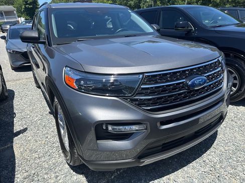 Used 2021 Ford Explorer XLT w/ Equipment Group 202A AWD/4WD image 3