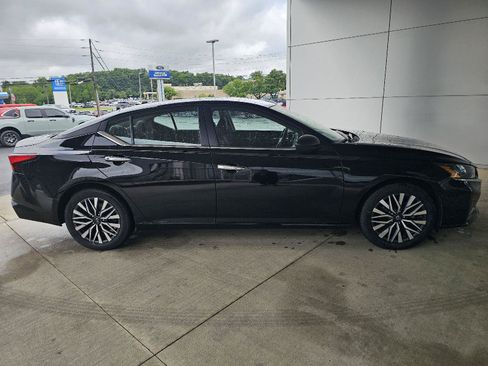 Used 2024 Nissan Altima 2.5 SV FWD image 6