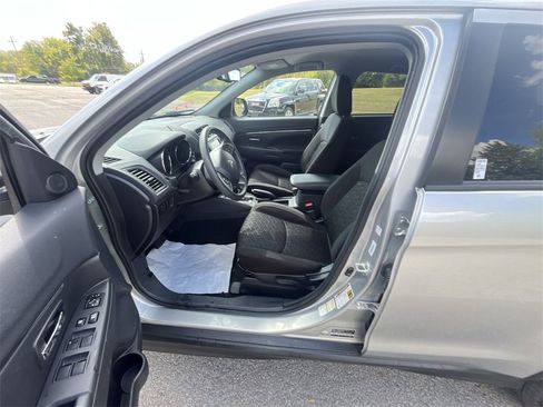 Used 2025 Mitsubishi Outlander Sport ES image 11