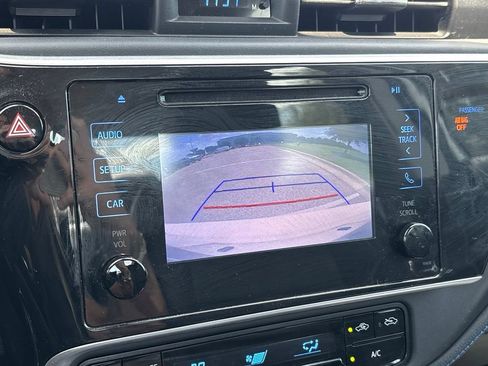 Used 2019 Toyota Corolla SE FWD image 9