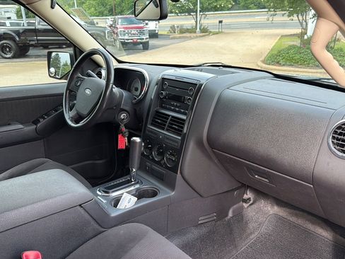 Used 2010 Ford Explorer Sport Trac XLT RWD image 11