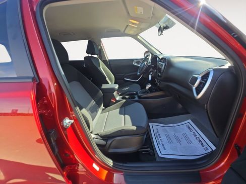 Used 2022 Kia Soul LX image 15