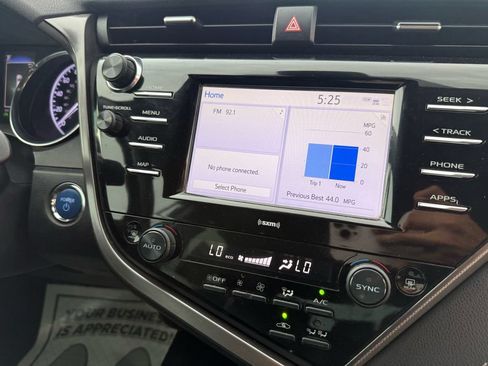 Used 2020 Toyota Camry SE FWD image 18