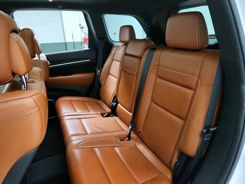 Used 2016 Jeep Grand Cherokee SRT image 25