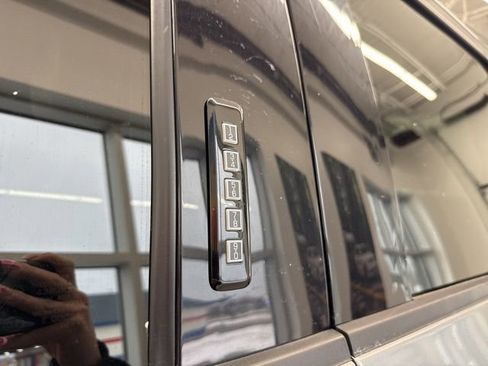 Used 2020 Ford F350 Lariat image 3