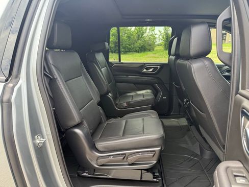 Used 2023 Chevrolet Suburban Z71 image 16