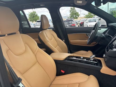 Used 2024 Volvo XC90 T8 Ultimate w/ Lounge Package image 13