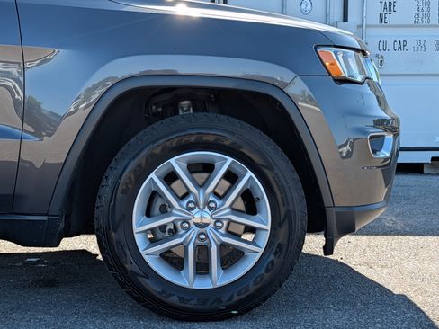 Used 2017 Jeep Grand Cherokee Laredo w/ Quick Order Package 23E AWD/4WD image 11