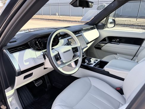 Used 2023 Land Rover Range Rover Long Wheelbase Autobiography image 12