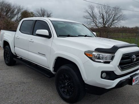 Used 2017 Toyota Tacoma SR5 w/ Tow Package image 1