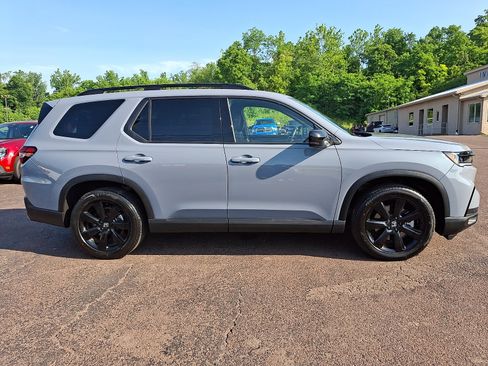 Used 2025 Honda Pilot Black Edition image 12