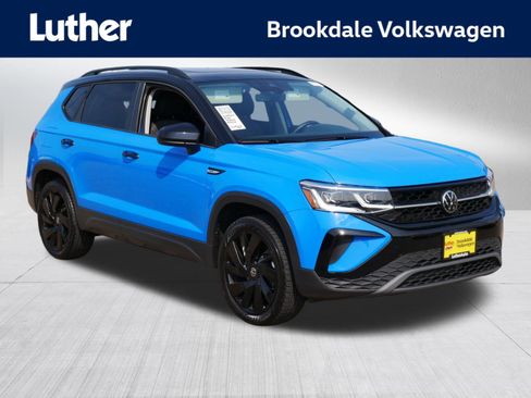 Used 2024 Volkswagen Taos SE AWD/4WD image 1