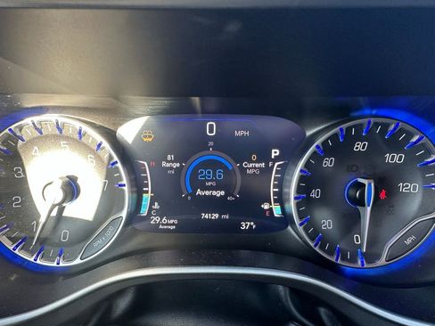 Used 2024 Chrysler Pacifica Touring-L image 35