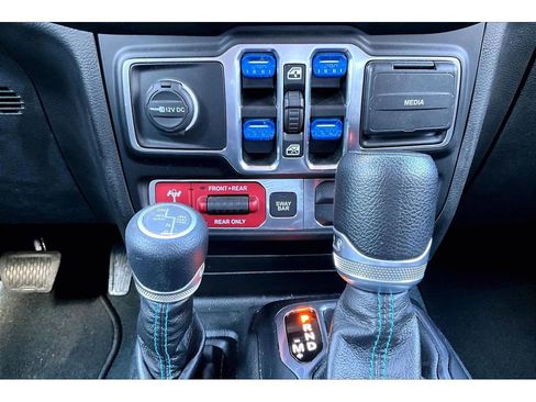 Used 2022 Jeep Wrangler Unlimited Rubicon 4xe w/ Dual Top Group image 29