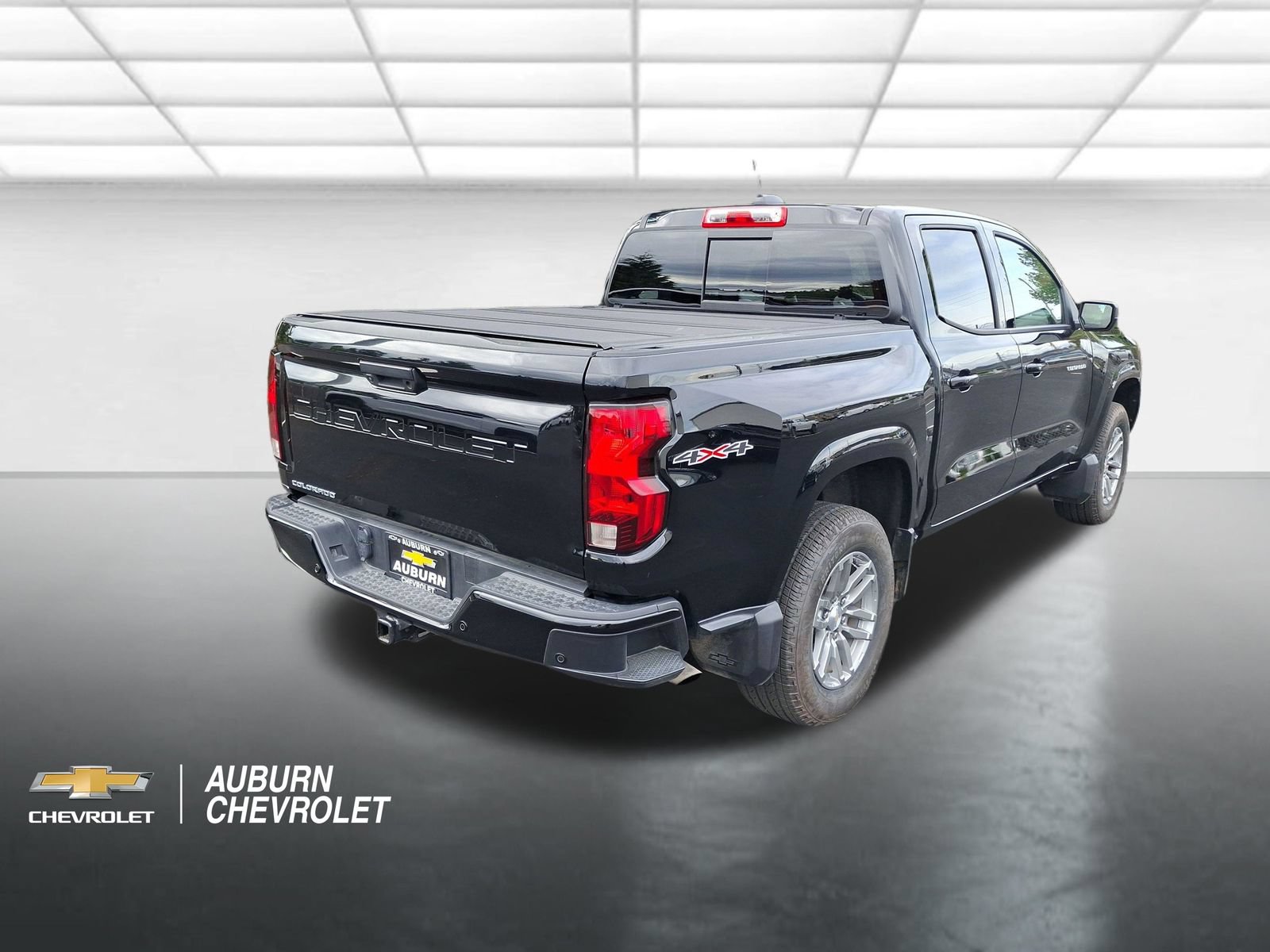 Used 2025 Chevrolet Colorado LT w/ Advanced Trailering Package AWD/4WD image 3