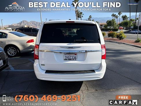 Used 2015 Chrysler Town & Country Touring FWD image 20