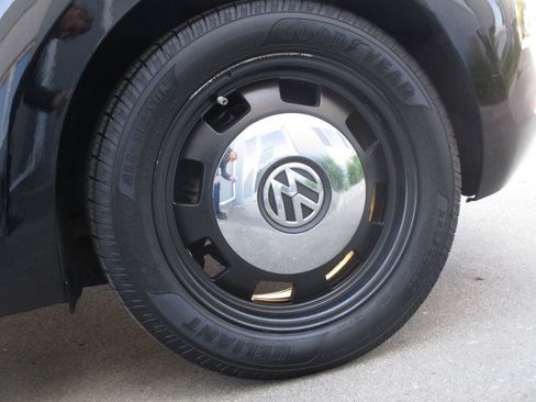 Used 2013 Volkswagen Beetle 2.5 FWD image 27