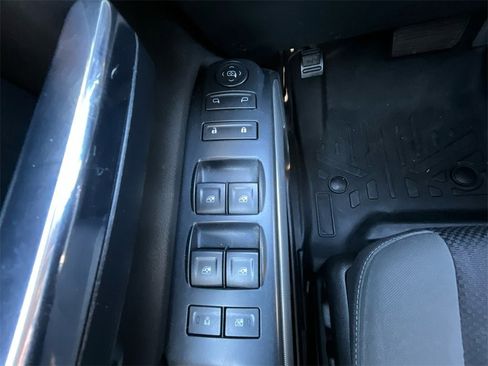 Used 2017 Chevrolet Silverado 1500 LT w/ Midnight Edition image 18