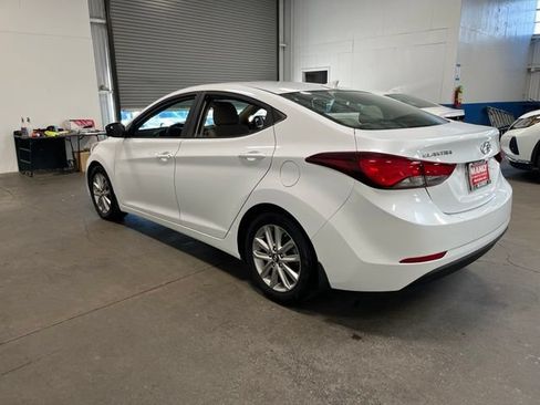 Used 2015 Hyundai Elantra SE w/ Option Group 02 FWD image 5