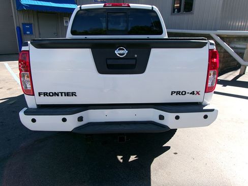 Used 2019 Nissan Frontier PRO-4X image 6