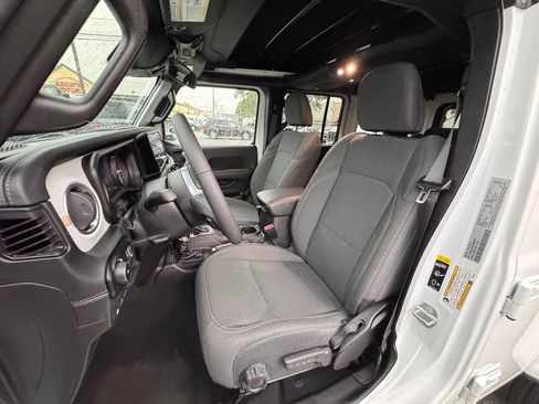 Certified 2025 Jeep Wrangler Unlimited Sahara w/ Safety Group AWD/4WD image 14
