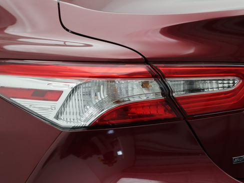 Used 2020 Toyota Camry LE FWD image 12