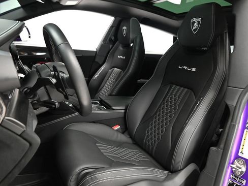 Used 2024 Lamborghini Urus Performante AWD/4WD image 16