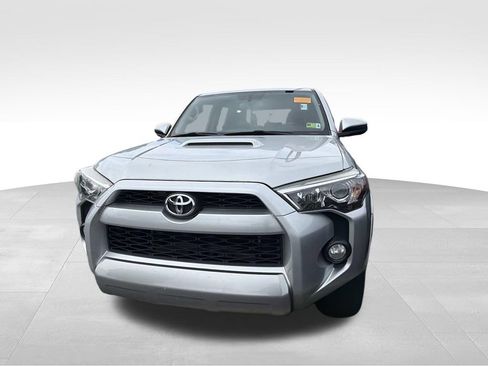 Used 2018 Toyota 4Runner TRD Off-Road AWD/4WD image 5