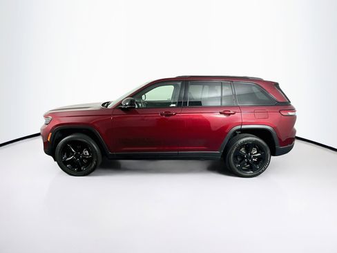 Used 2023 Jeep Grand Cherokee Altitude AWD/4WD image 4